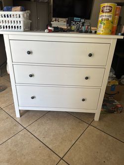 2 Night stands and 3 drawer dresser
