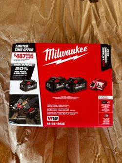 Milwaukee M18 (2) 6.0 batteries and charger