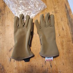 Ghost Liner gloves in Coyote Tan.