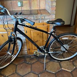 Like New Diamondback 700c Wheels Aluminum Frame 21 Speed Hybrid Bike!