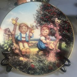 M.I. Hummel Collectors Plate