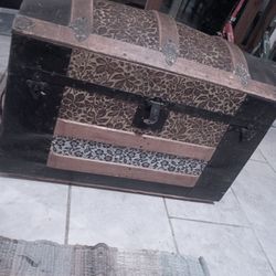 Cool Old Vintage Chest