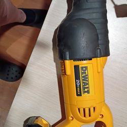 DeWalt Saw Zaw Charger And Battery
