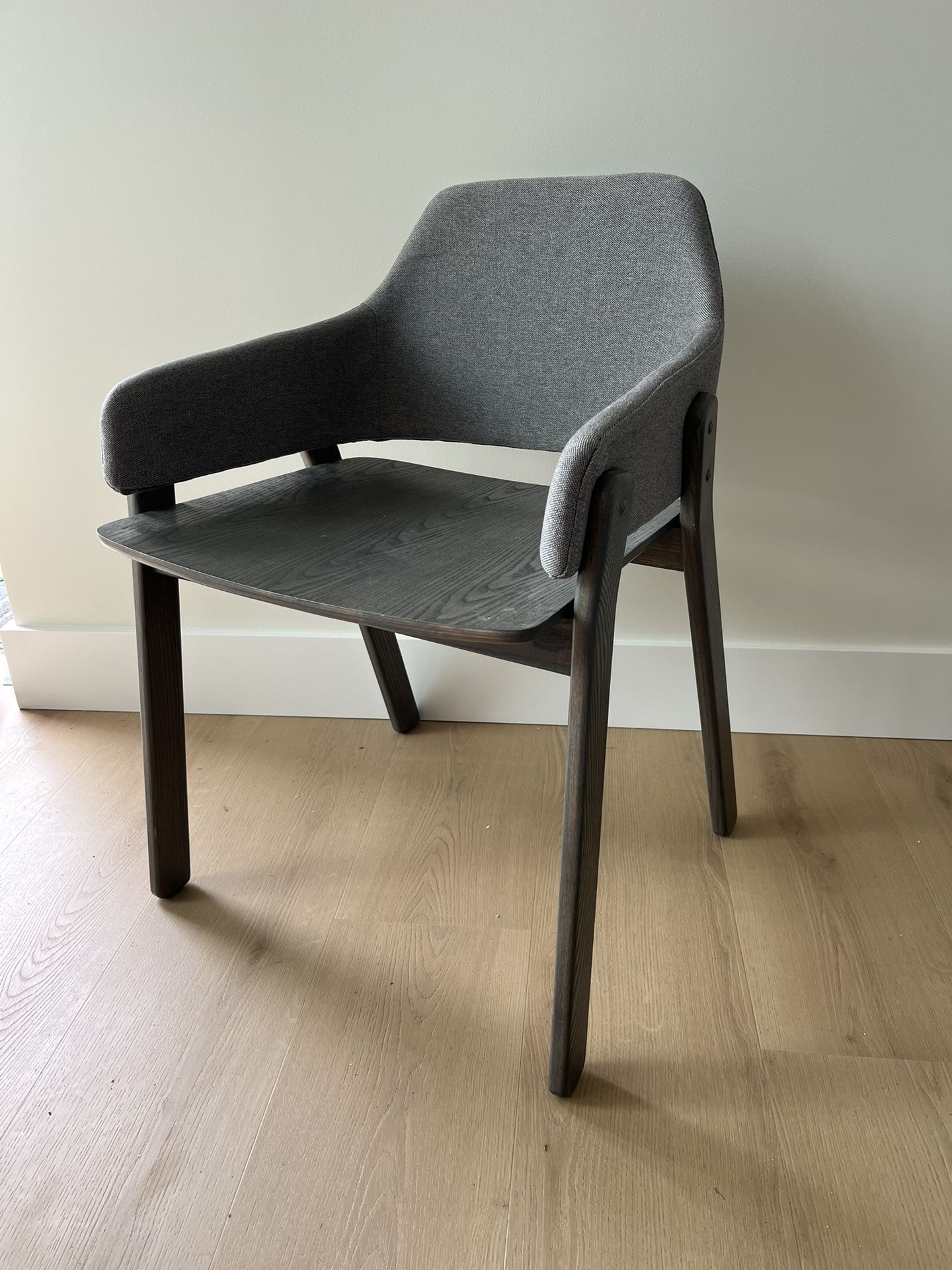 BLUDOT MODERN ARMCHAIR