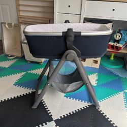 Silver Cross Basinet With Stand 