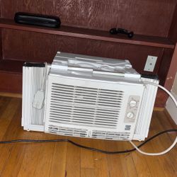 window AC unit