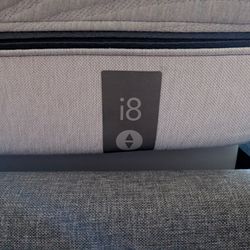 Sleep Number i8 Queen Mattress + FlexFit 2 Adjustable Base