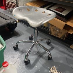 Backless rolling stool outlet