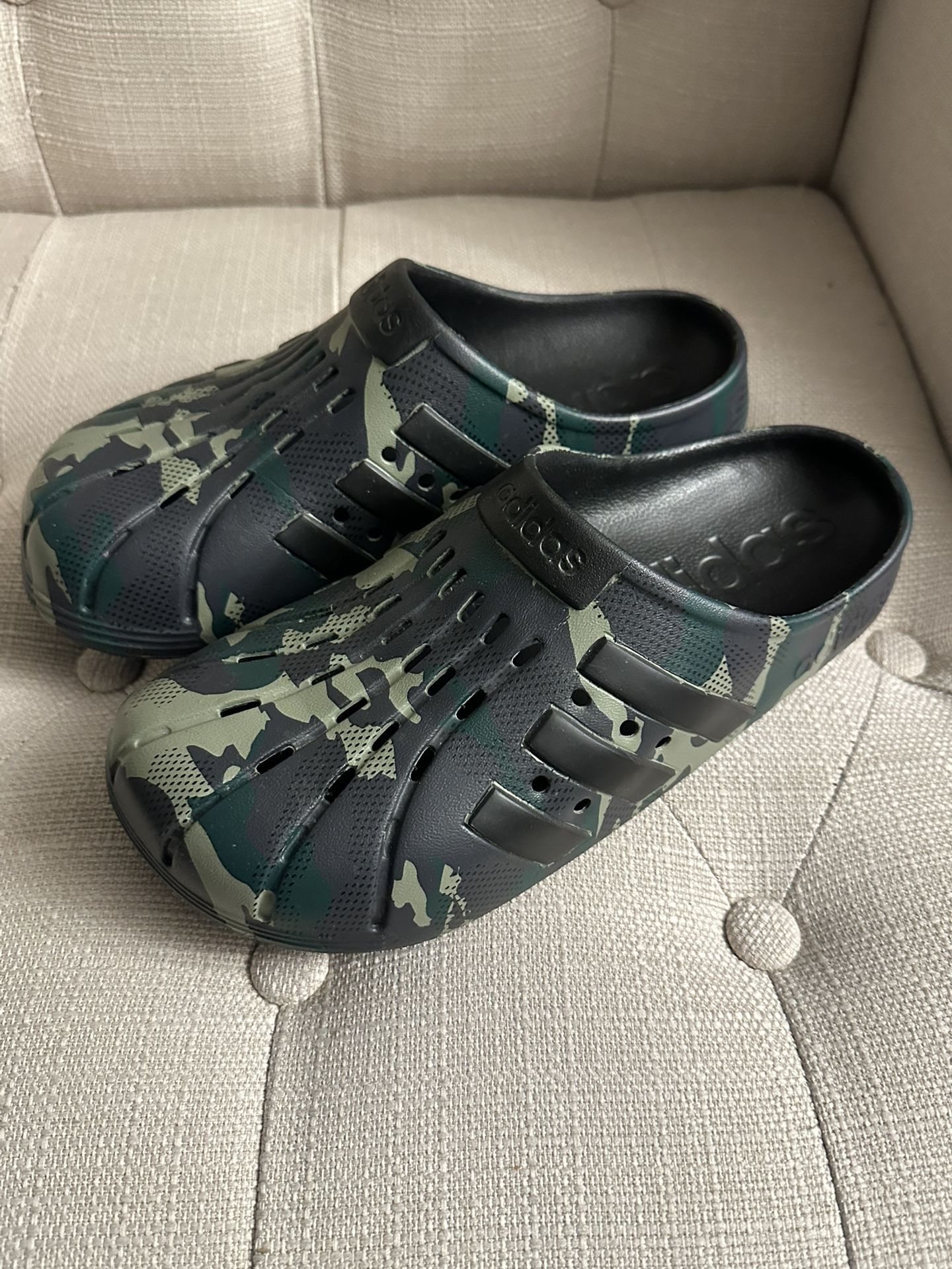 Camouflage Adidas Clogs
