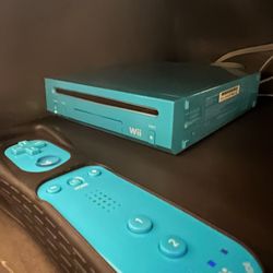 Moded Nintendo Wii with over 5000 Games + 5 Remotes + Wii Balance 