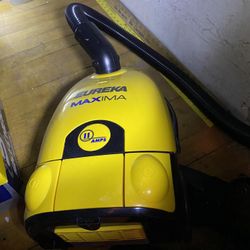 EUREKA MIGHTY MITE VACUUM