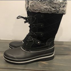 Ellie KHOMBU Ladies Winterboot. Available In Size 11. No Box.