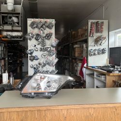 2010 To 2016 Cadillac SRX Headlight Driver Side Assembly #783 FD301