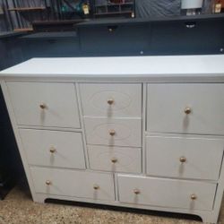 Beautiful White And Gold Dresser With 9 Drawers (New)