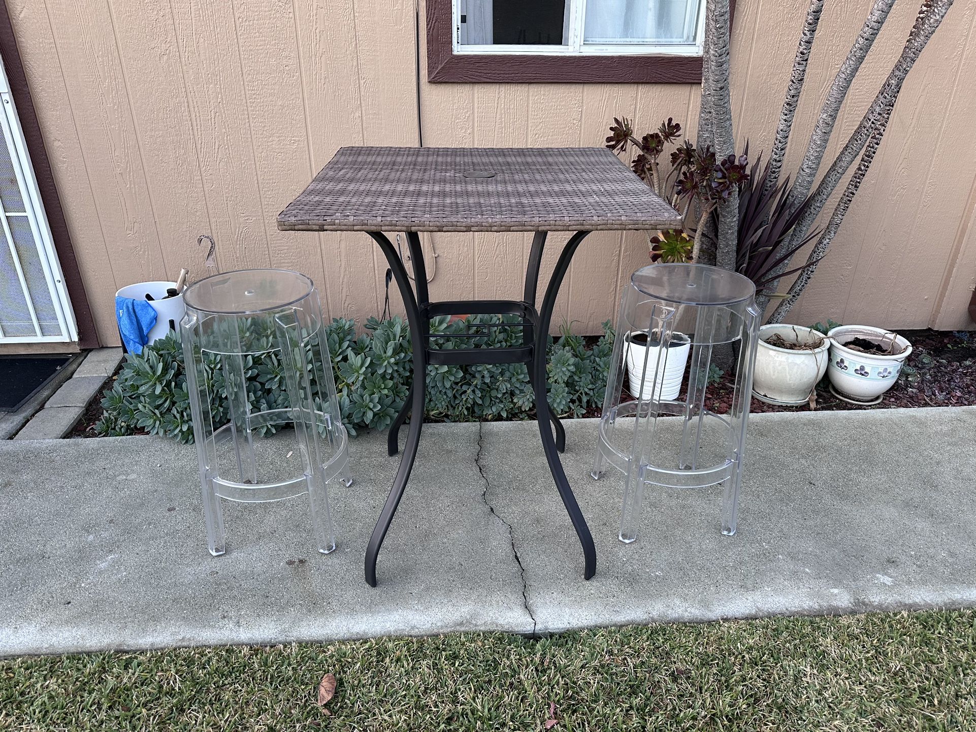 Outdoor Patio Counter Height Table With Stools