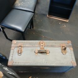 Military trunk old and good condition $25