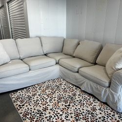 CREAM SECTIONAL COUCH W/ FREE DELIVERY 