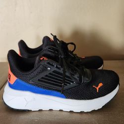 Boys Pumas Size 4 