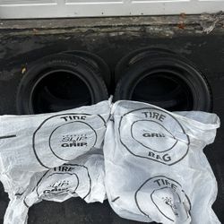 195/65R15 Michelin Tires (4)