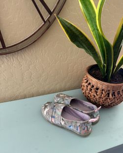 Girls unicorn sparkly Tom’s 