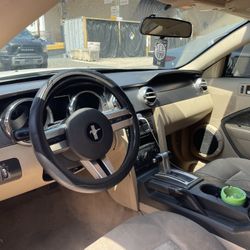 2006 ALL WHITE FORD MUSTANG 
