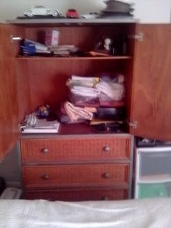 Armoire/Entertainment Center