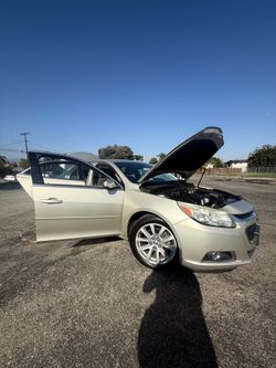 Se vende Chevi Malibú 2015