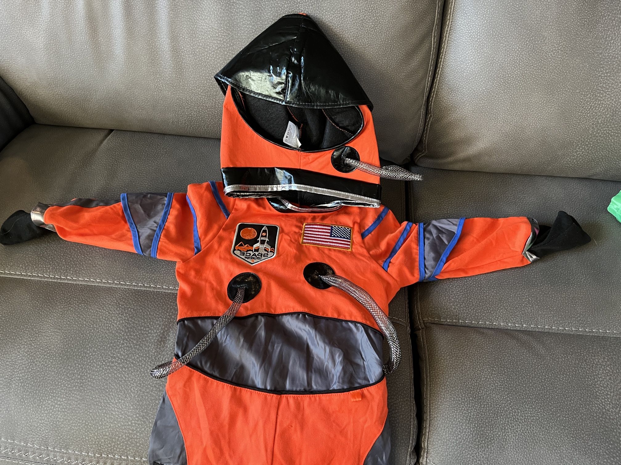 Astronaut costume (size 5-8)