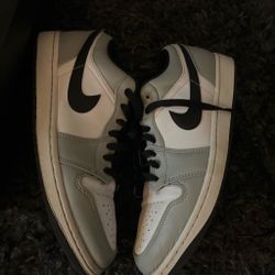Will accept any offer flexible, price Nike Air Jordan 1 Low Sneakers