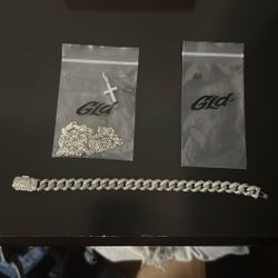 GLD Bracelet And small chain With Pendent  
