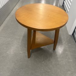 Lane Round End Table Pedestal Side Table Style . Used in good condition with some cosmetic blemishes. These blemishes are in the form of some s