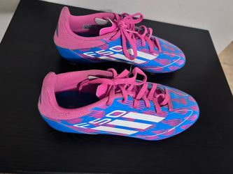 Soccer cleats size -5