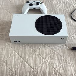 Xbox one s(1tb internal storage)