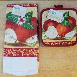 The Home Store Kitchen Towel With 2 Potholders