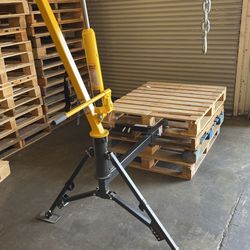 Hitch Mounted Truck Crane