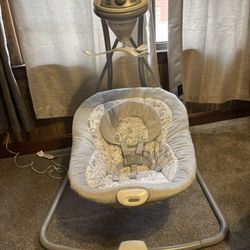 Graco baby swing 