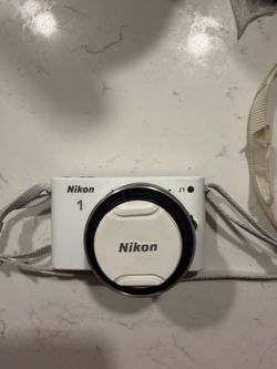 Nikon 1 J1 Mirrorless Digital Camera with 10-30mm VR Zoom Lens (White)