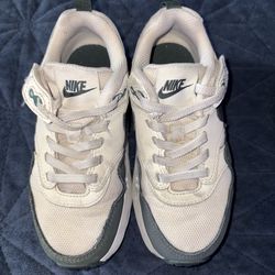 Nike toddler shoes 11c