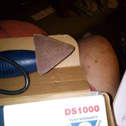 I Ryobi1000 Finishing Sander