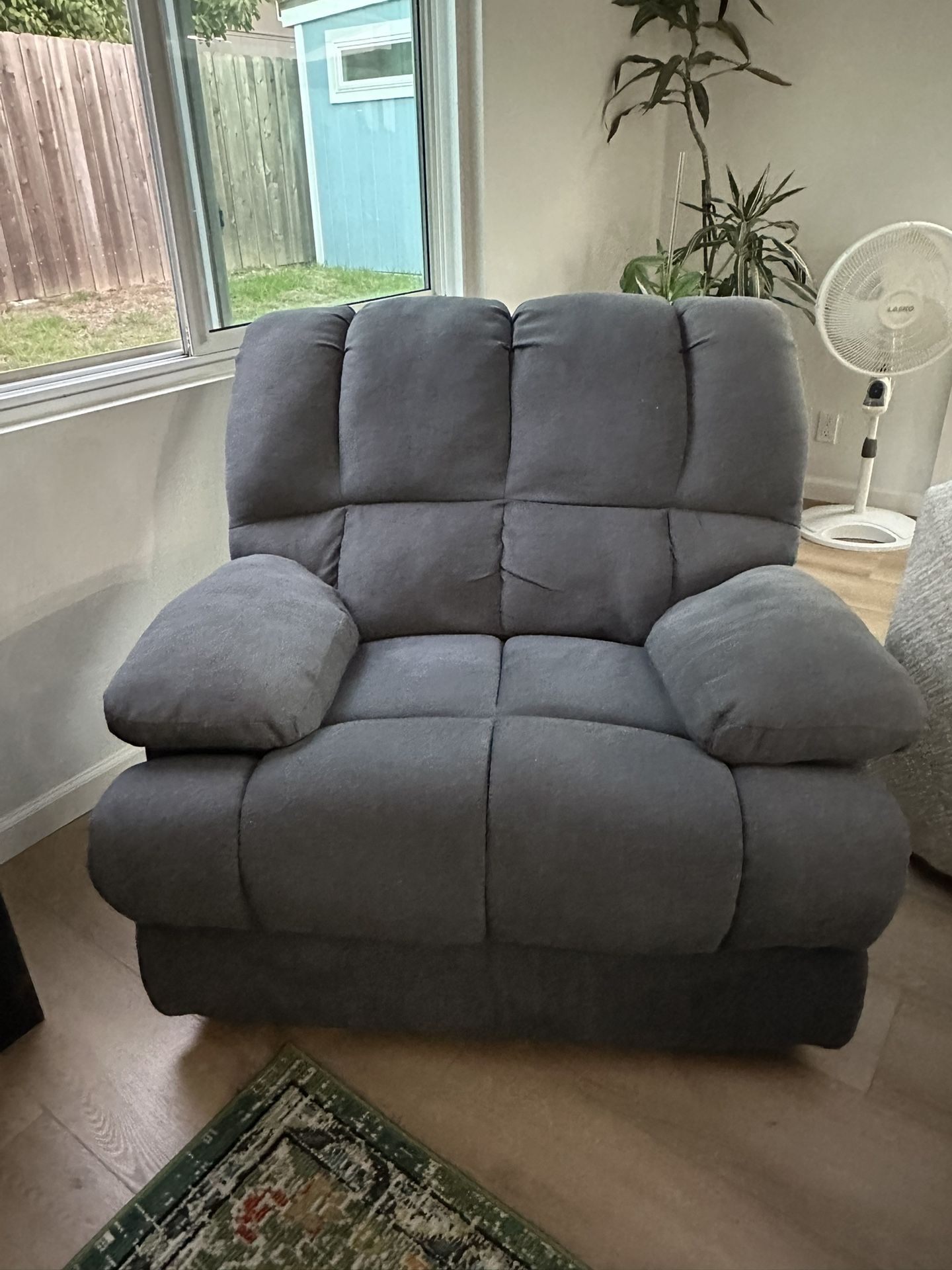 Wide Recliner