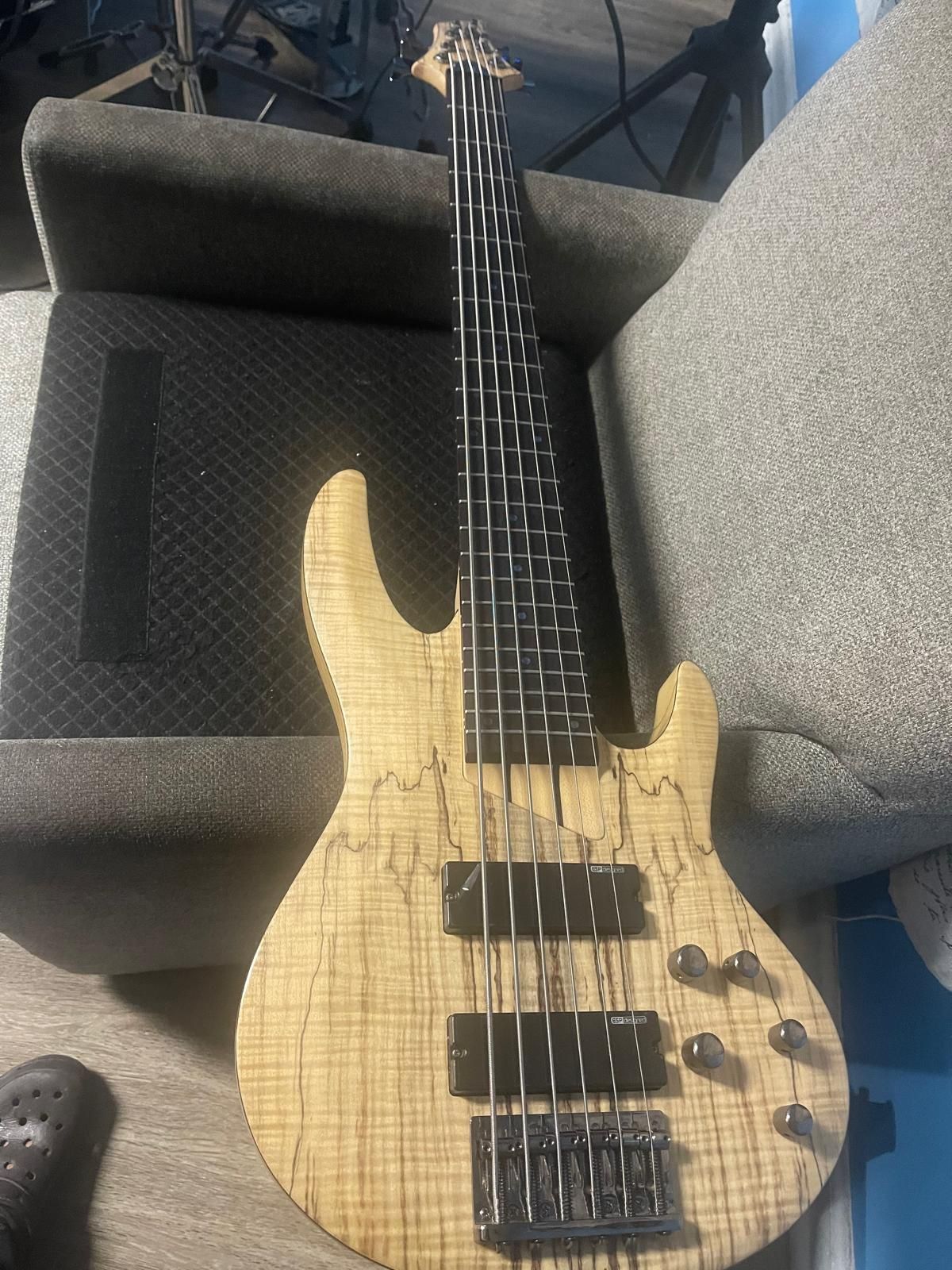 Bajo De 6 Cuerdas $ 700