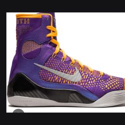           NikeKobe 9 Elite Team para hombre  10.5                     Colorway: Púrpura, blanco, naranja láser y gris lobo. 10.5
