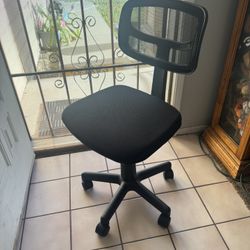 Black Simple Desk Chair 