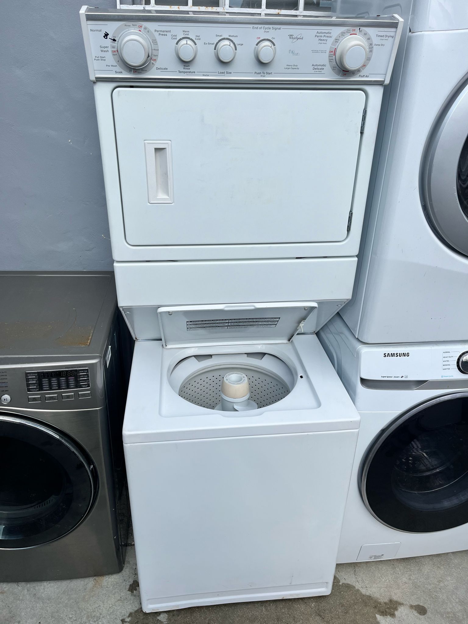 Whirlpool Laundry Washer And Dryer 27”W
