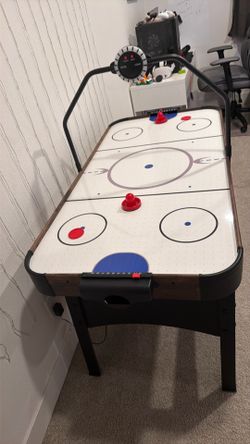 Air hockey table