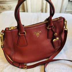 AUTHENTIC PRADA BAG LIKE NEW!