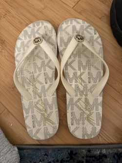 Sandals/flip Flops
