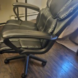 Office Chair (Must Go Asap)