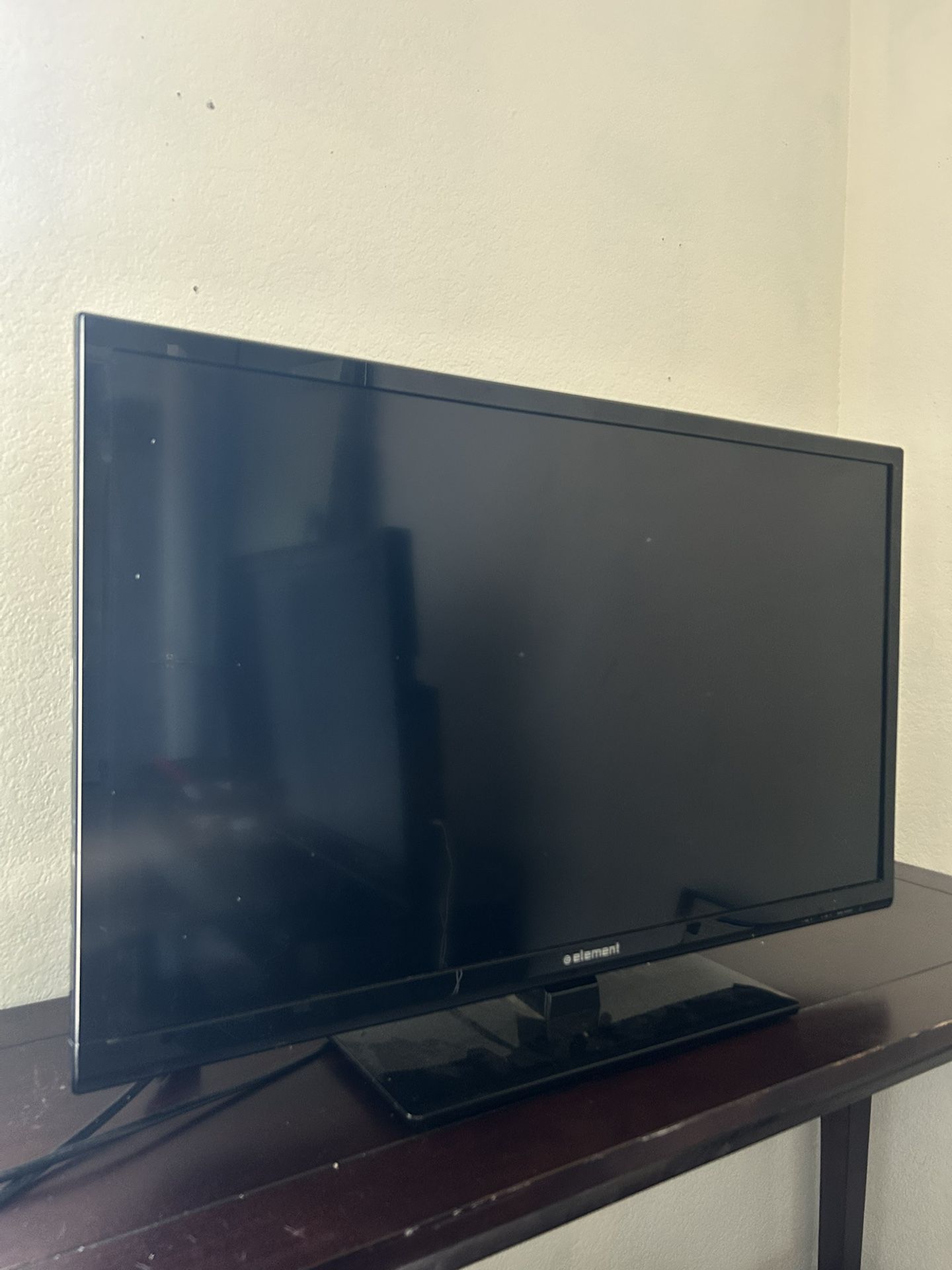 Element 32” LED TV