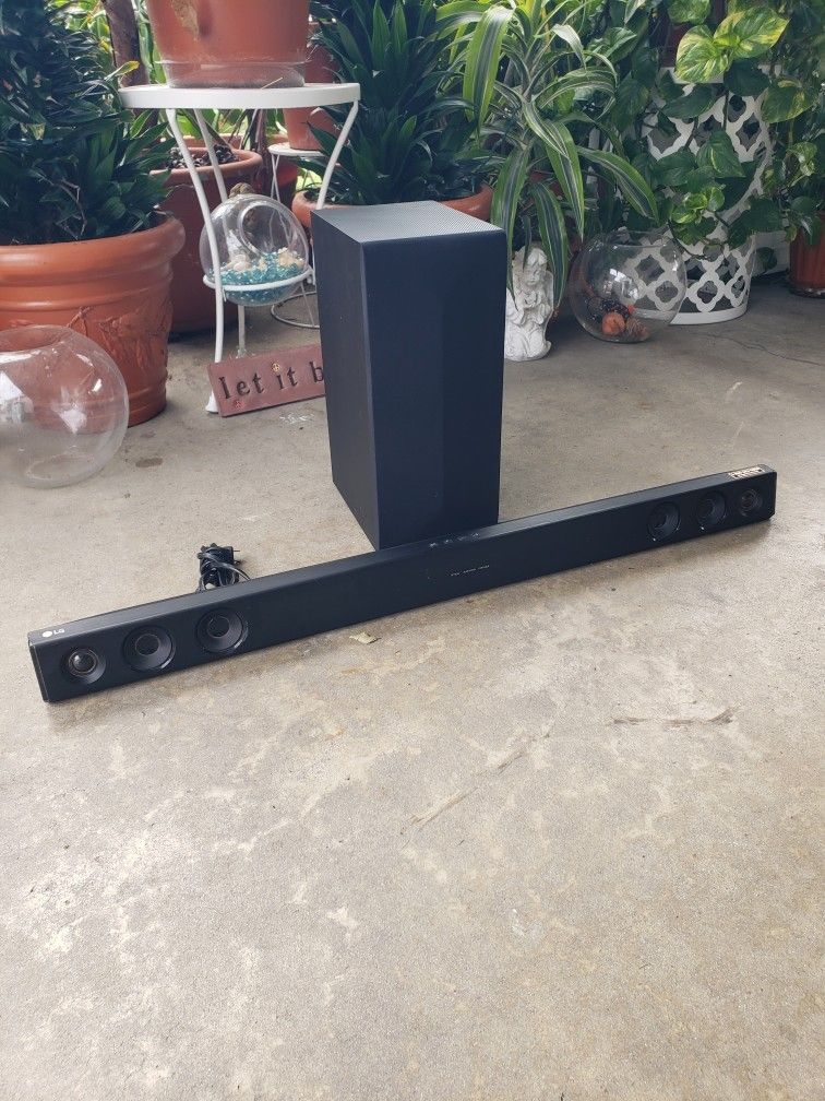 Sound Bar With Sub Woofer Wireless Bluetooth for Sale in Lakewood, CA